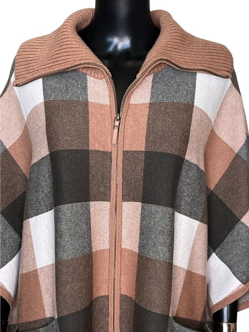 Tahari Plaid Zip Front Poncho Cape Sweater S/M Beige Brown Cream Soft - Picture 5 of 11